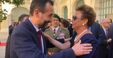 El alcalde asiste a la entrega de la distinción de Defensa a María Teresa Pérez Vázquez