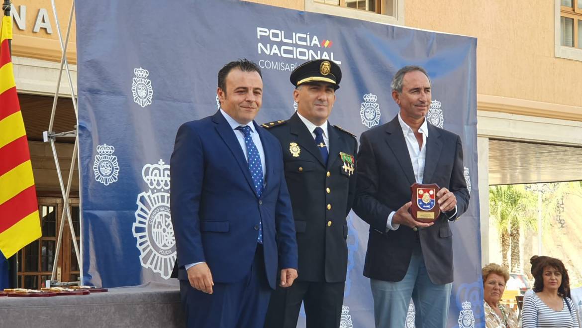 Elx reitera el respecte i el reconeixement al Cos Nacional de Policia en la festivitat del seu patró