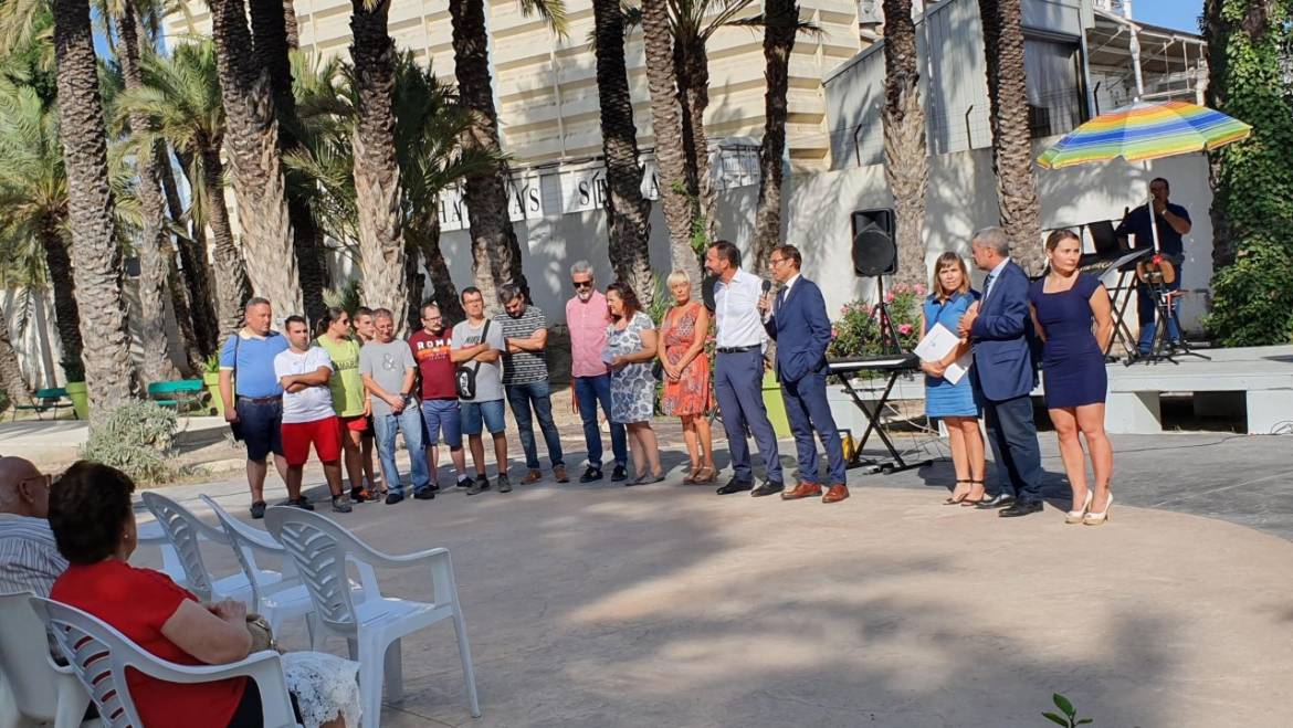 El alcalde y la concejala de Mayores asisten a la inauguración del Huerto Ecológico del CEAM
