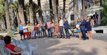 El alcalde y la concejala de Mayores asisten a la inauguración del Huerto Ecológico del CEAM