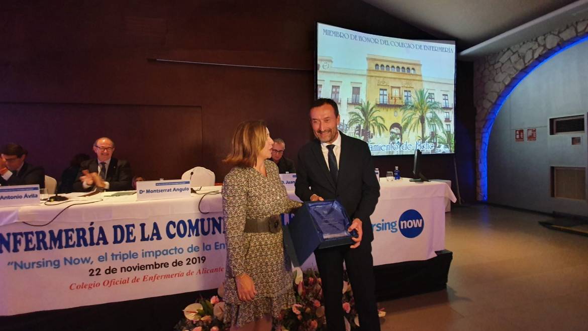 El Colegio de Enfermería de Alicante reconoce al Ayuntamiento de Elche como Miembro de Honor por su apoyo prestado a la profesión