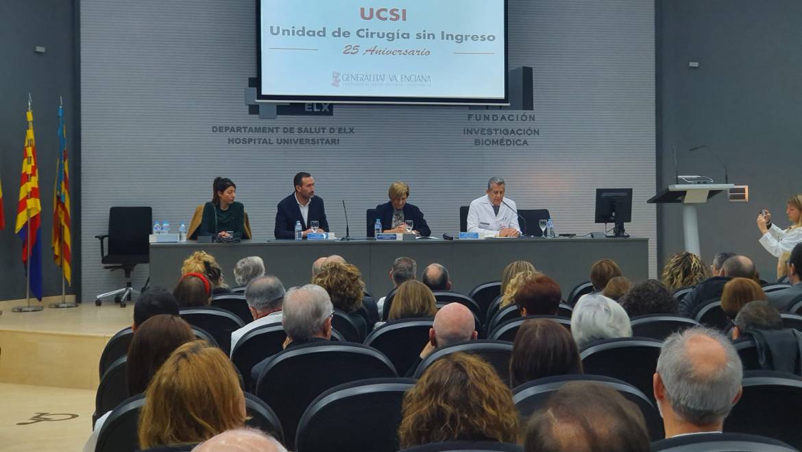 El alcalde reconoce la labor de la Unidad de Cirugía Sin Ingreso en su 25 aniversario