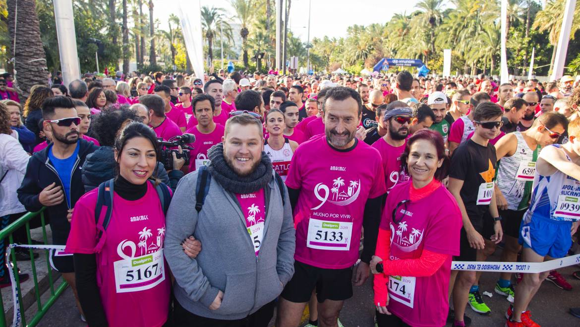 Més de 9.000 persones participen en la carrera d’AMACMEC per a contribuir a la investigació del càncer de mama