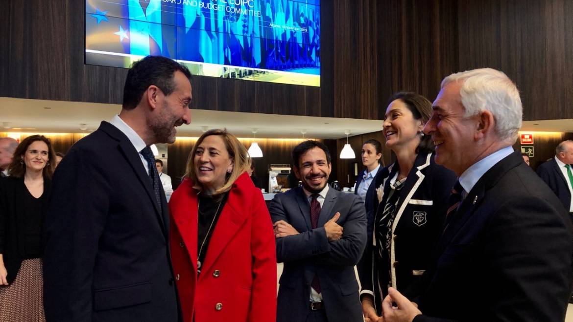 El alcalde y el concejal de Promoción Económica han asistido al 25 aniversario de la EUIPO