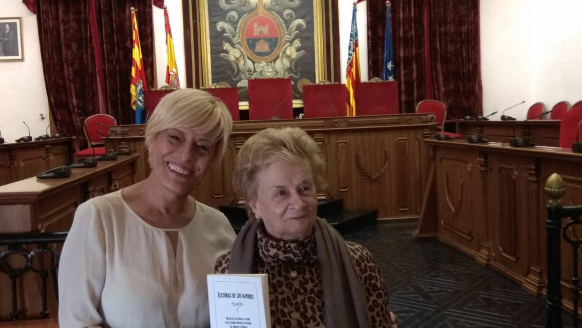 Puri Vives recibe en el Ayuntamiento a la Asociación de docentes murcianos ACDOMUR