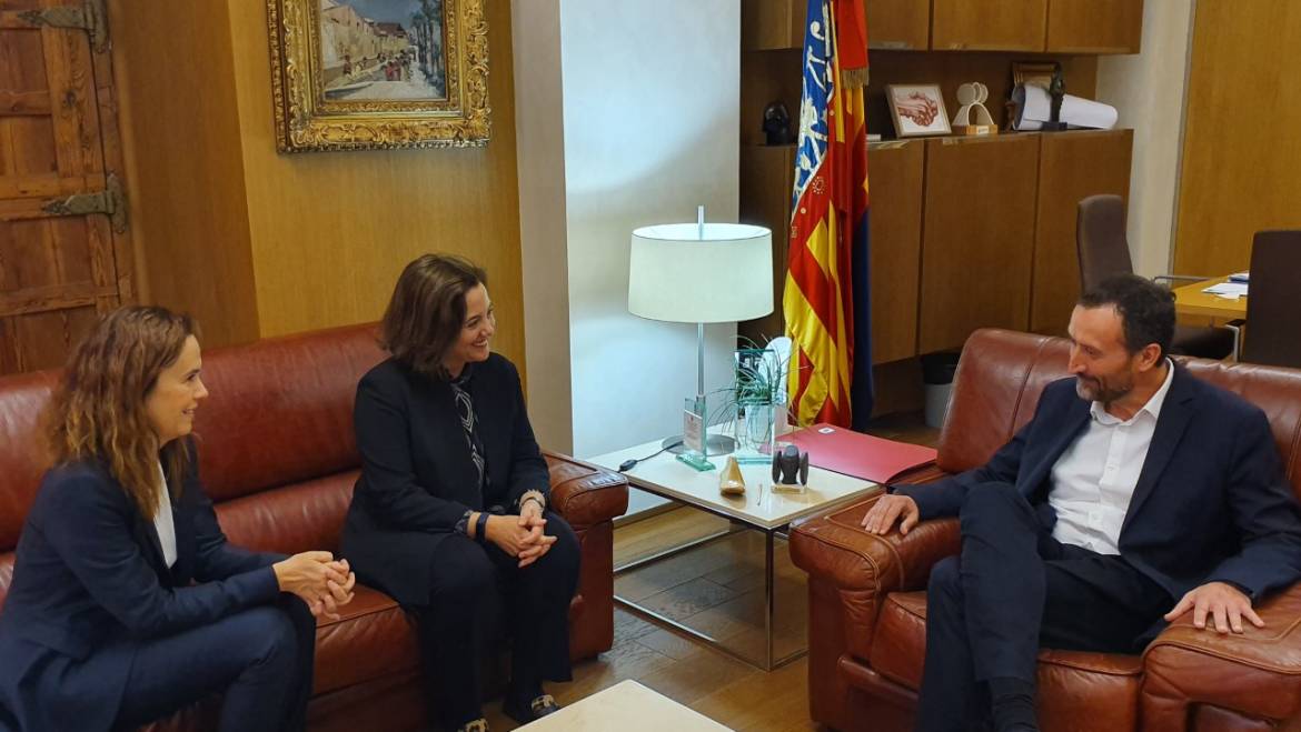 El alcalde propone que el aeropuerto  se implique en la estrategia para hacer de Elche Capitalidad Verde Europea