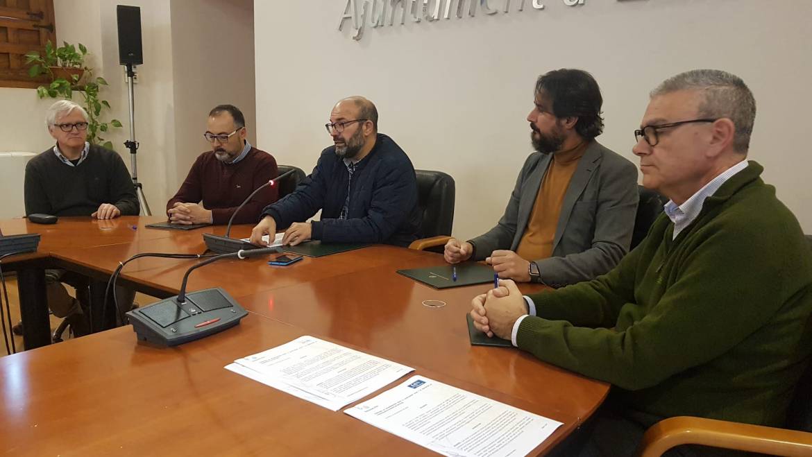 Comercio acuerda financiar con 21.700 euros la iluminación navideña de la avenida de Novelda, Nit de l’Albà-Diagonal y Sector V
