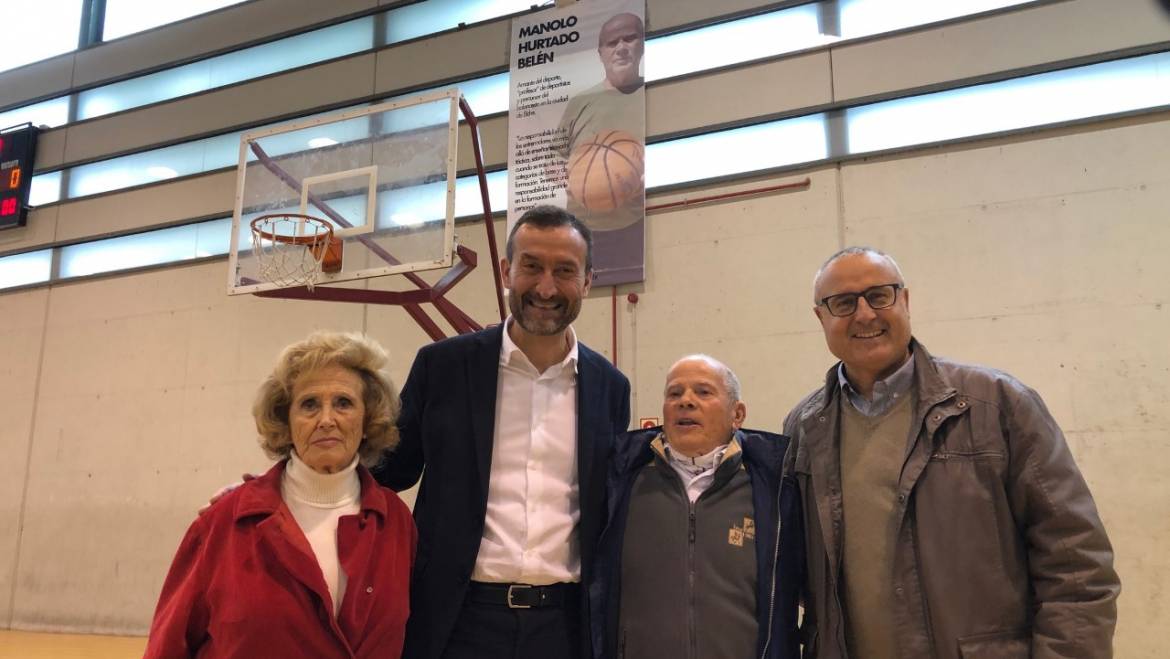 La pista coberta del poliesportiu El Toscar pren el nom de Manolo Hurtado