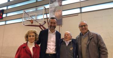 La pista cubierta del Polideportivo El Toscar toma el nombre de Manolo Hurtado