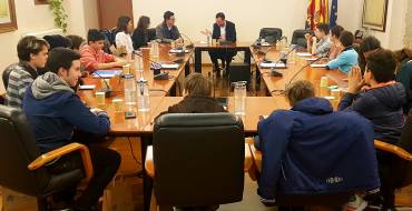 Carlos González respon a les preguntes dels xiquets i de les xiquetes del Club de Talents