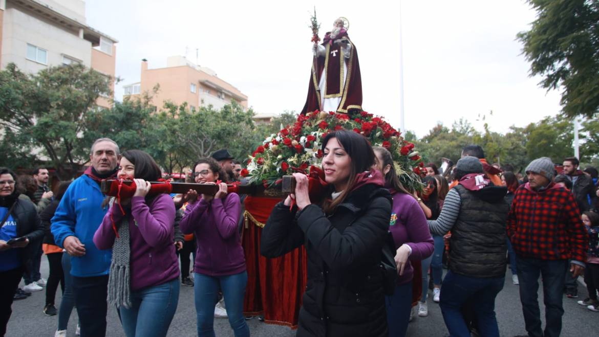 Multitudinari romiatge de Sant Antoni a Elx malgrat les previsions meteorològiques