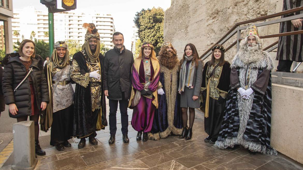 Elx dona la benvinguda a ses Majestats els Reis Mags