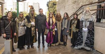 Elche da la bienvenida a sus Majestades los Reyes Magos