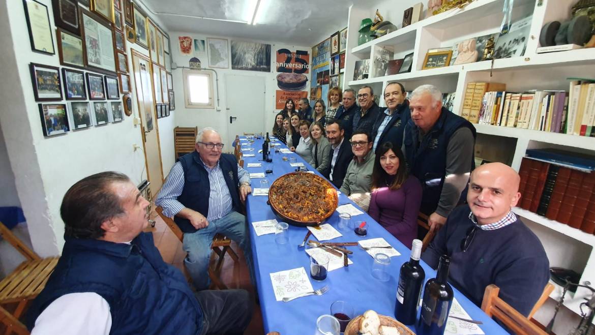 L’alcalde entrega la distinció de “Costrer d’honor 2019” al departament de Farmàcia de l’Hospital General d’Elx