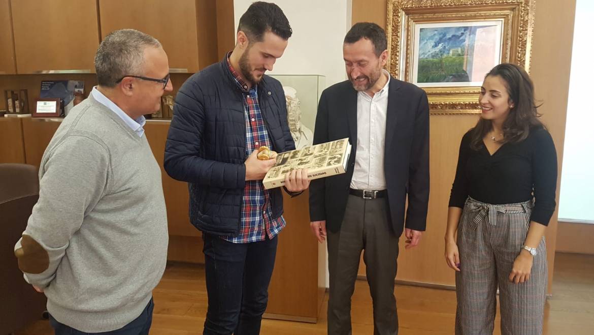 Carlos González y Vicente Alberola han recibido al taekwondista Raúl Martínez