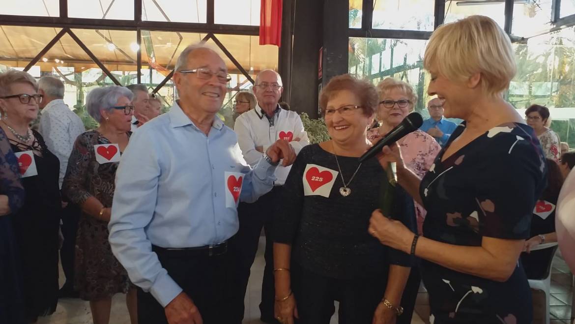 La concejalía de Mayores celebra San Valentín con un baile y música en directo en el Bailongo