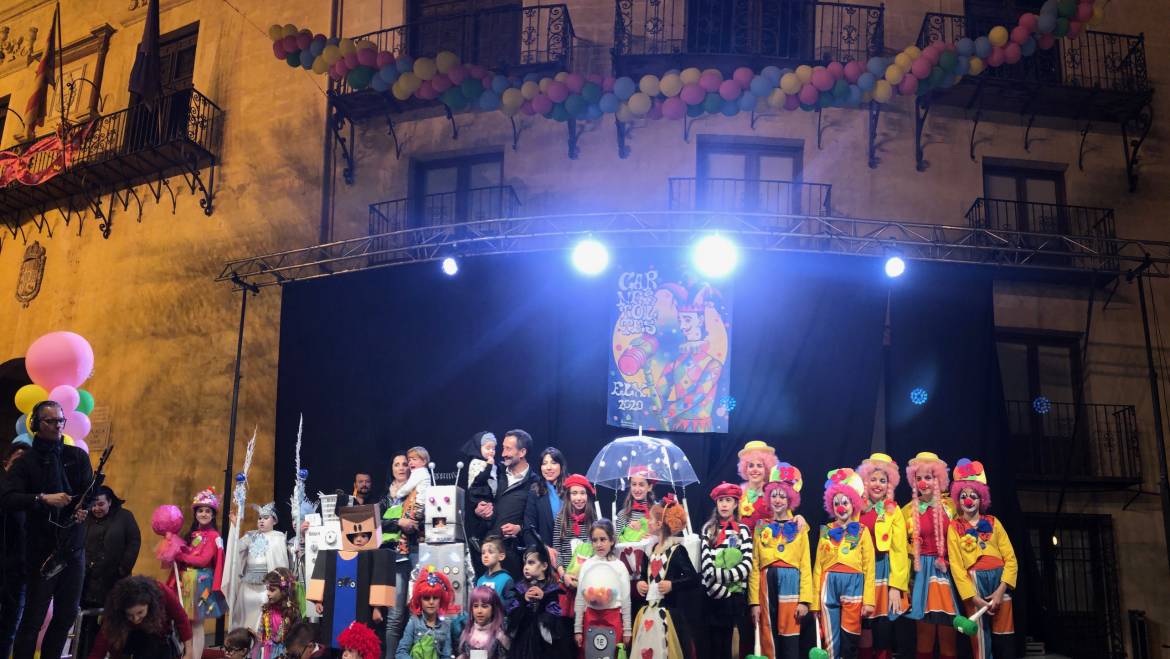 Más de 10.000 personas participan en la fiesta de Carnaval en Elche