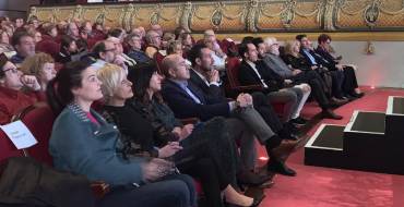 El Gran teatre acull el concert de Corals per la Pau a la qual ha assistit Carlos González i les regidores de Cultura, Majors i Festes