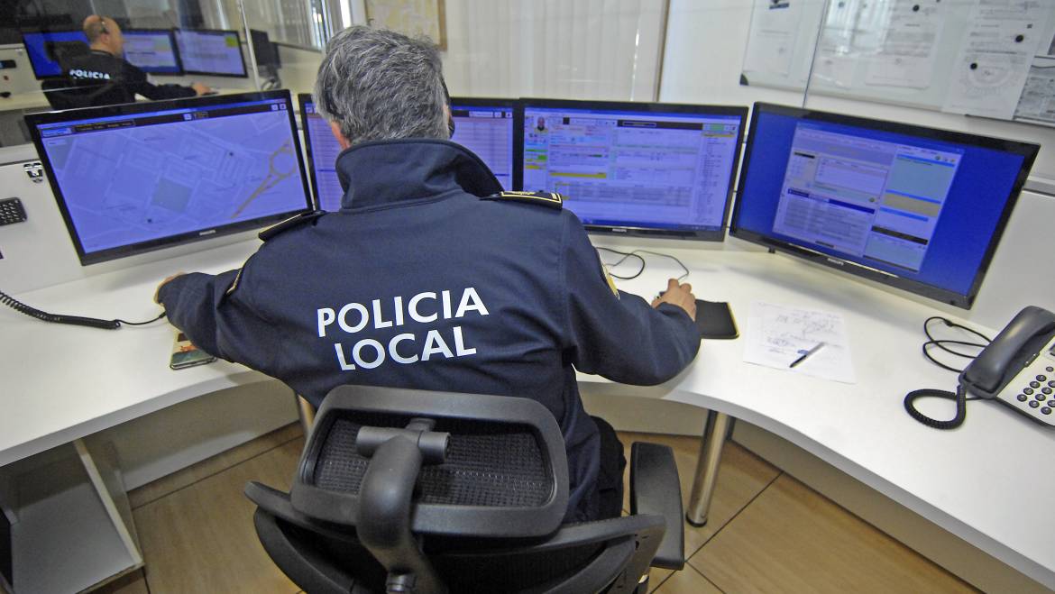 La Policía Local detiene a un hombre por irrumpir en una mezquita y proferir amenazas e insultos a los presentes
