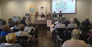 Más de un centenar de personas participan en un programa pionero en Elche para fomentar la relación entre jóvenes y mayores