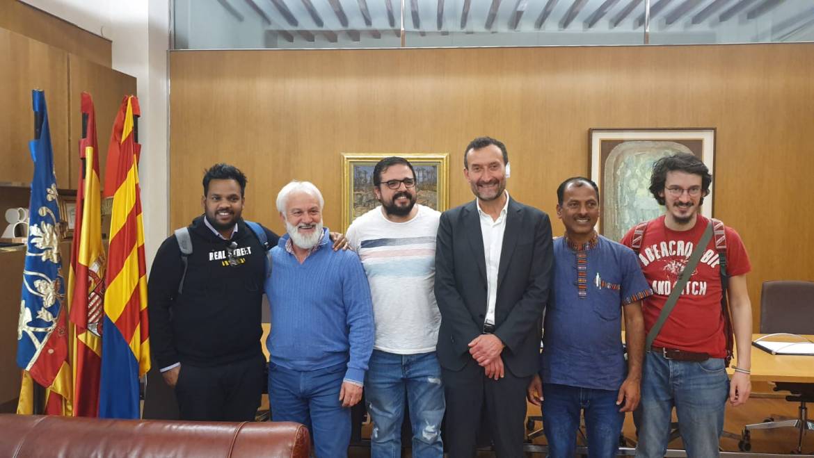 El alcalde da la bienvenida a jóvenes socios del proyecto Erasmus + “BoCoto” procedentes de Italia, la India y Nepal