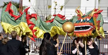 El IES La Foia d’Elx celebra el Año Nuevo Chino con la función teatral ‘La danza del dragón’
