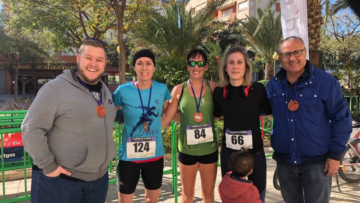 Unas 250 mujeres participan en la V Carrera de la Dama en Elche