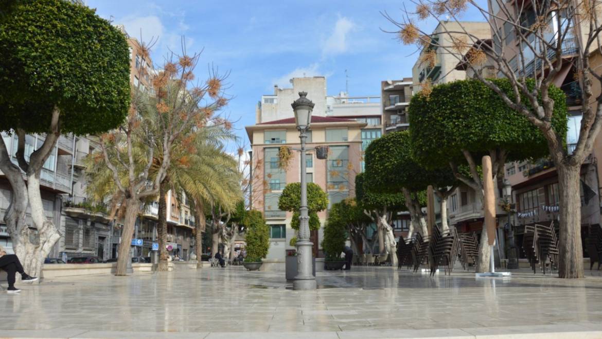 La concejalía de Emergencias y Protección Civil establece un servicio a domicilio para que las personas en riesgo sanitario puedan adquirir productos  primarios