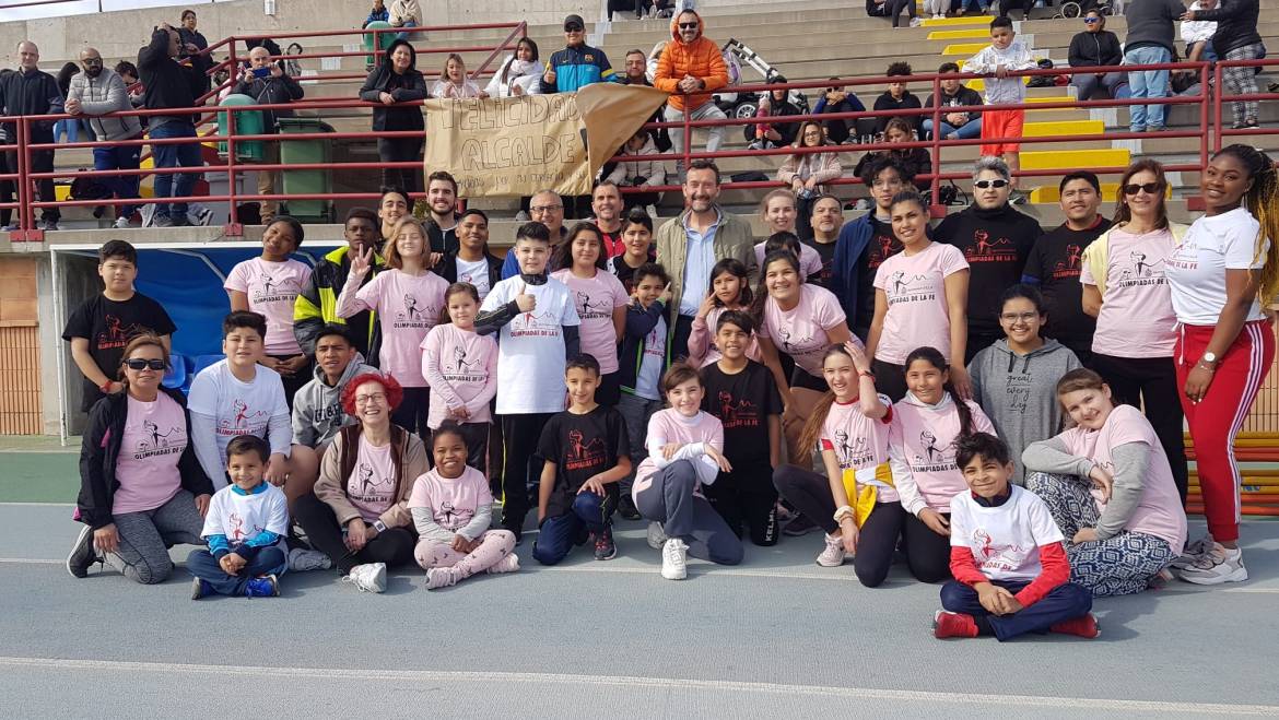 Les Olimpiades de la Fe reuneixen prop de tres-centes persones en la pista Manolo Jaén
