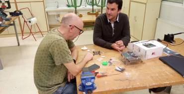 Educació emprén un projecte innovador de construcció de drons amb finalitats socials i mediambientals