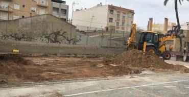 El Ayuntamiento da un paso más hacia la ampliación del colegio de Las Bayas