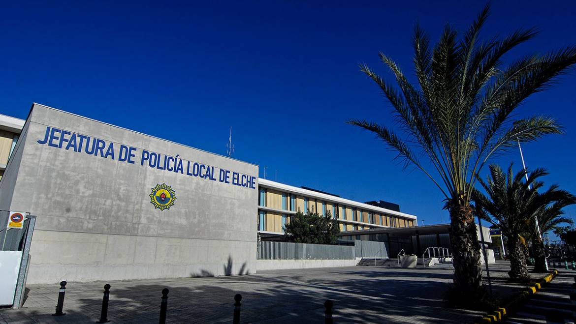 La Policía Local desaloja a más de 40 personas que celebraban una fiesta ilegal en un campo de Altabix