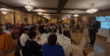 El alcalde defiende la necesidad de precios justos para el sector agrícola durante la entrega de la distinción de “Agricultor del Año 2019” a la empresa Semiflor Agropecuaria