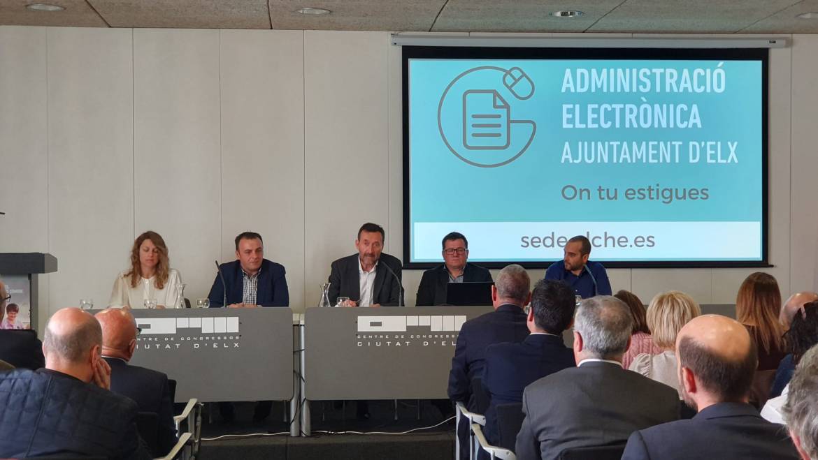 La administración electrónica arranca en el Ayuntamiento y permite a los usuarios realizar hasta 600 trámites