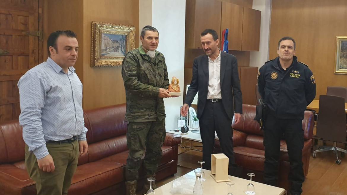 L’alcalde reconeix el treball de la unitat del Comandament d’Operacions Especials a la ciutat