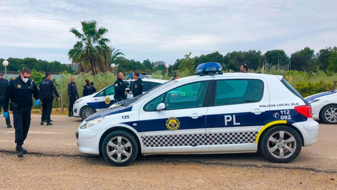 Dos detenidos por presunto tráfico de estupefacientes tras huir de un control de la Policía Local de Elche