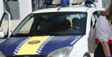 La Policía lleva a cabo las primeras identificaciones de adultos que no cumplen las normas en la salida de los menores