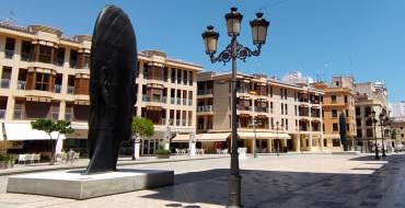 Las esculturas de Jaume Plensa “Silvia” y “María” seguirán en Elche hasta el mes de septiembre