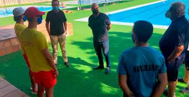 Las piscinas municipales de Elche abren sus puertas a los bañistas con máximas medidas higiénicas y de seguridad