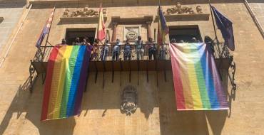 El Ayuntamiento de Elche conmemora el Día Internacional del Orgullo LGTBI con un programa de radio en directo