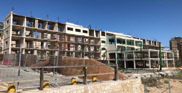 Costas da un mes a la empresa Princesol para iniciar el derribo del hotel de Arenales del Sol