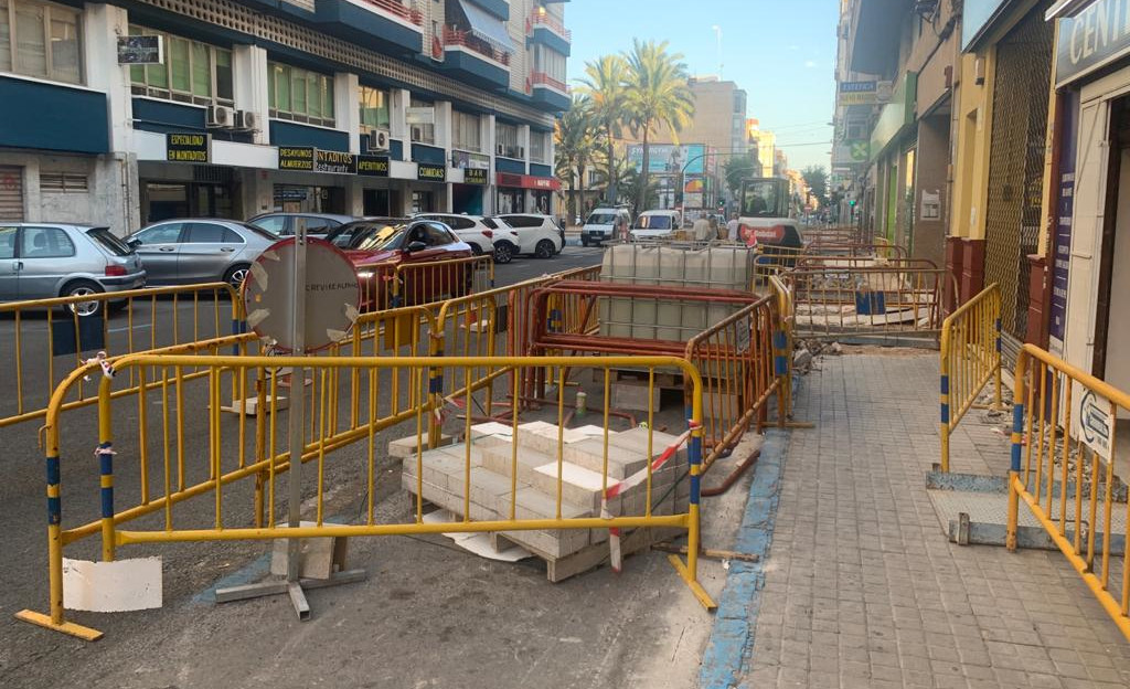 Arrancan las obras en la calle Andreu Castillejos para la creación de una nueva zona comercial