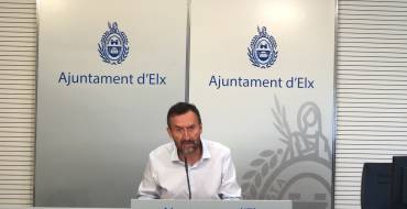 El alcalde da su apoyo al Elche C.F., considera “absolutamente injusta” su situación y exige que juegue el play-off
