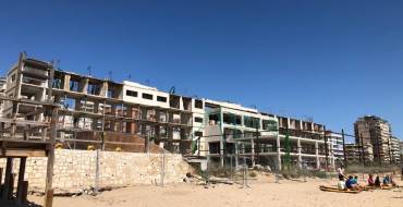 El Ayuntamiento insta a Costas a que derribe las obras no autorizadas del Hotel de Arenales de forma subsidiaria ante la pasividad de la empresa