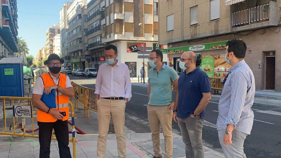 El Ayuntamiento de Elche invierte 90.000 euros en modernizar la calle Andreu Castillejos para favorecer la actividad comercial y la creación de empleo