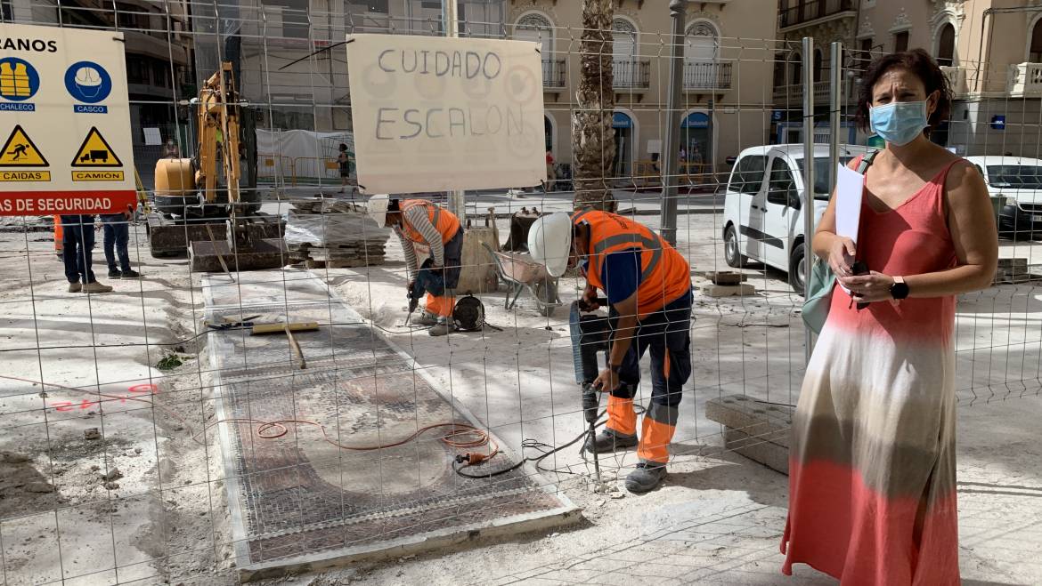 Comienza la retirada de los mosaicos del Misteri de la Plaça de Baix que se ubicarán en el entorno de la basílica de Santa María