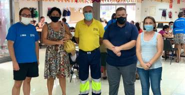 Mariano Valera se acerca al Centro Social Francesc Cantó en el que se está desarrollando el Programa de Respiro Conciliación Verano 2020