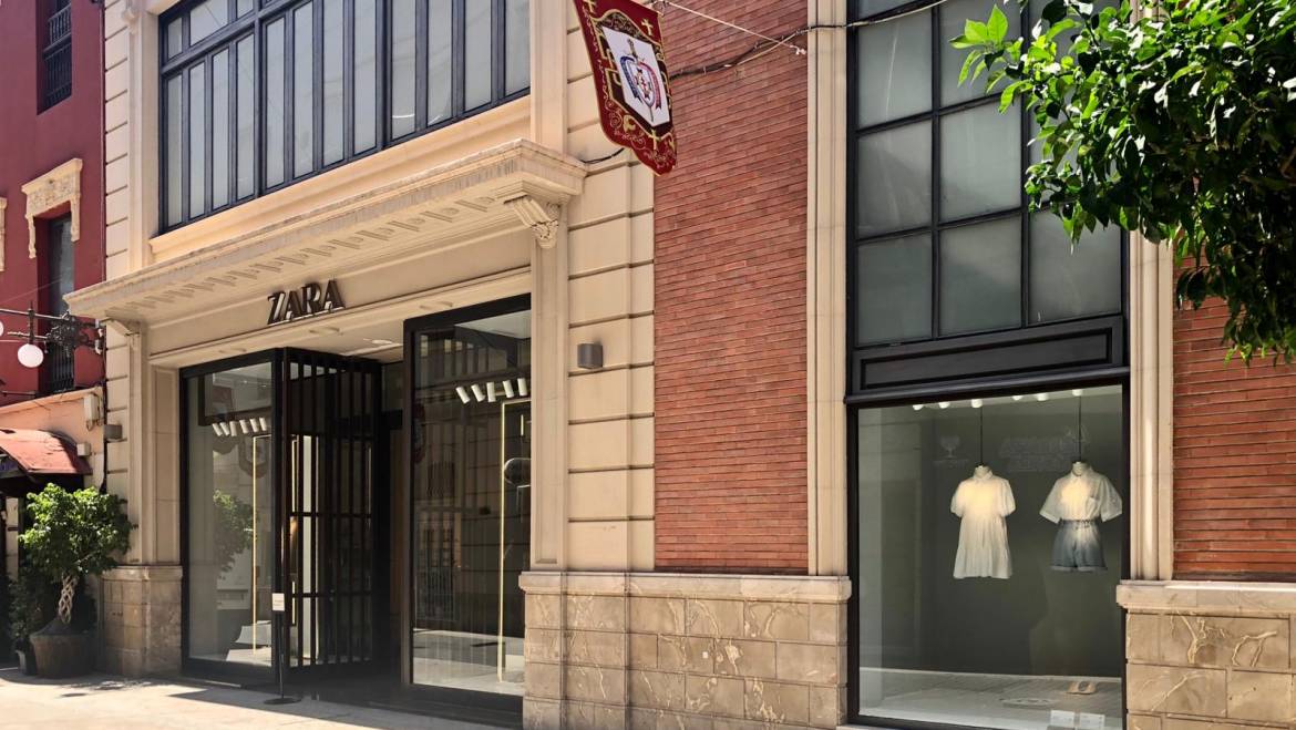 El alcalde quiere recuperar el uso cultural del antiguo cine Capitolio tras el cierre de Zara