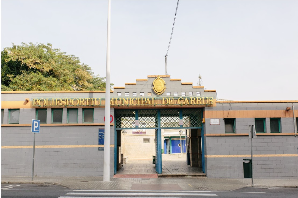 DETINGUT DESPRÉS D’ACCEDIR A LA CANTINA DEL POLIESPORTIU DE CARRÚS