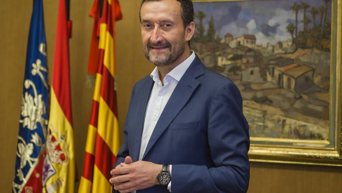 El alcalde de Elche califica de “debate artificioso de partidos que están fuera de la realidad” el pleno solicitado por el PP para defender la Monarquía